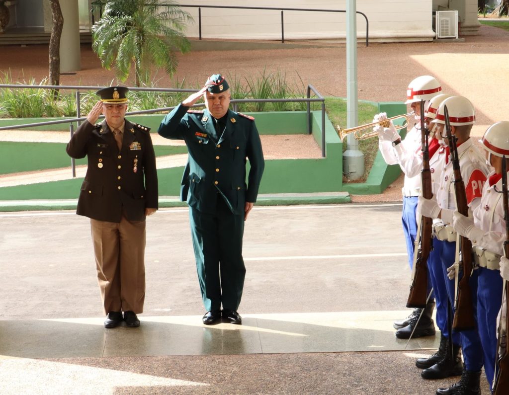 EL SEÑOR COMANDANTE DE LAS FUERZAS MILITARES, RECIBIO EN AUDIENCIA AL SEÑOR JEFE DE LA MISION MILITAR ARGENTINA.